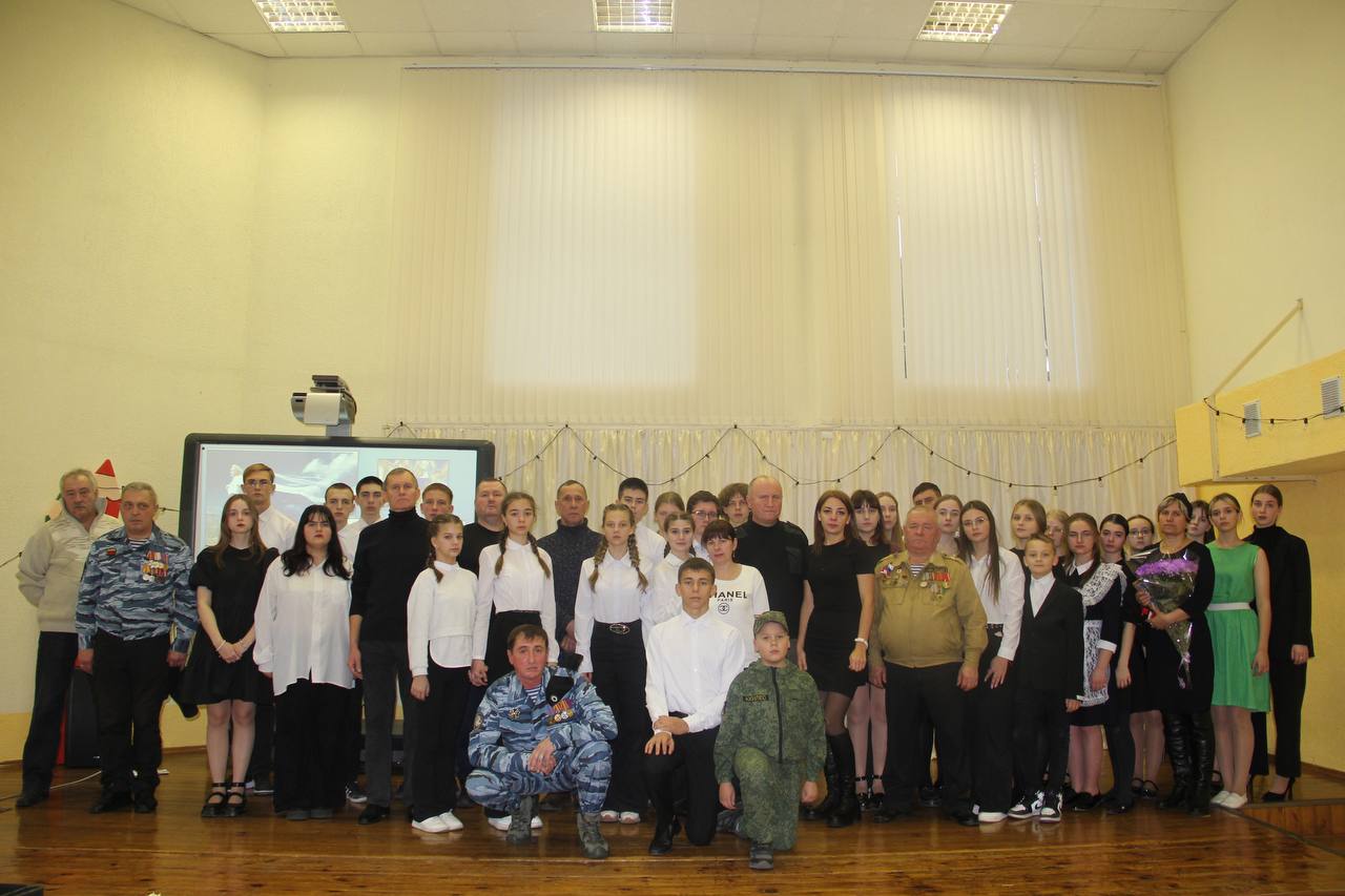 В Матвеево-Курганской сош №1 погибшим в СВО выпускникам,посвятили час памяти