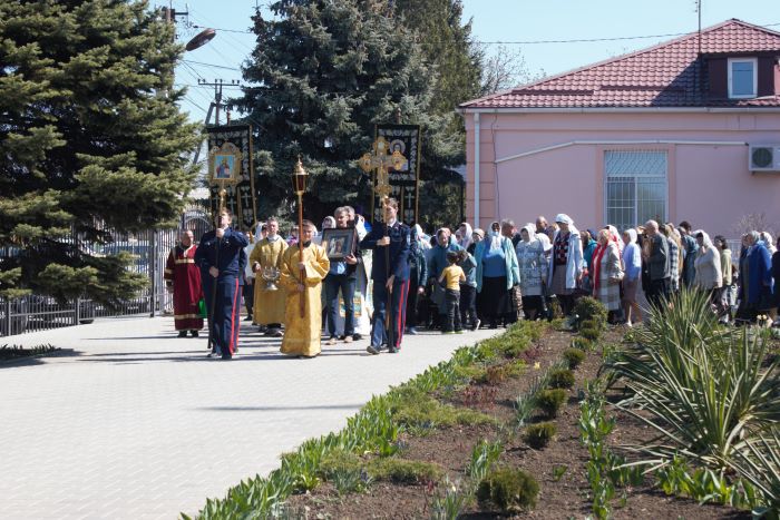 Торжественная литургия в храме св. Павла Таганрогского — фоторепортаж
