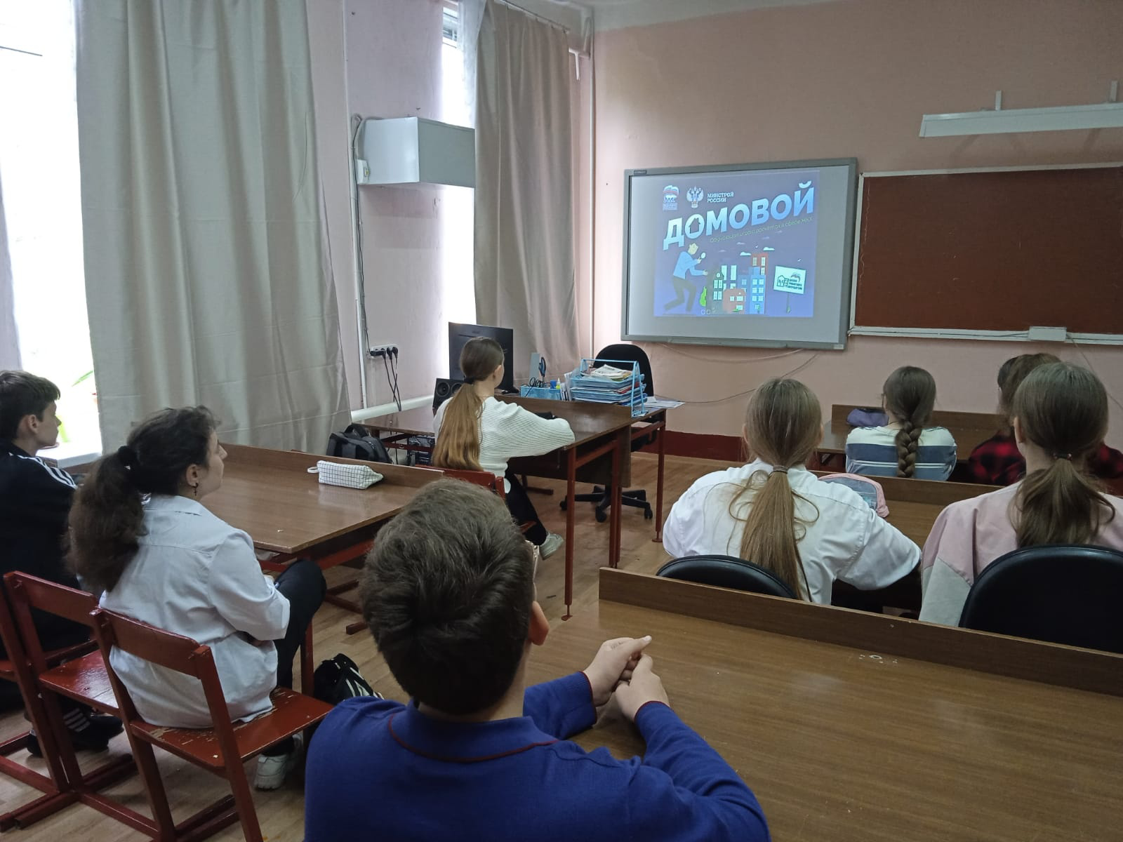 «Единая Россия» организовала для старшеклассников Матвеево-Курганского района познавательный урок-игру