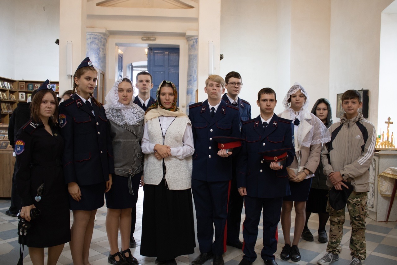 Донцы в почетном карауле в Покровском храме